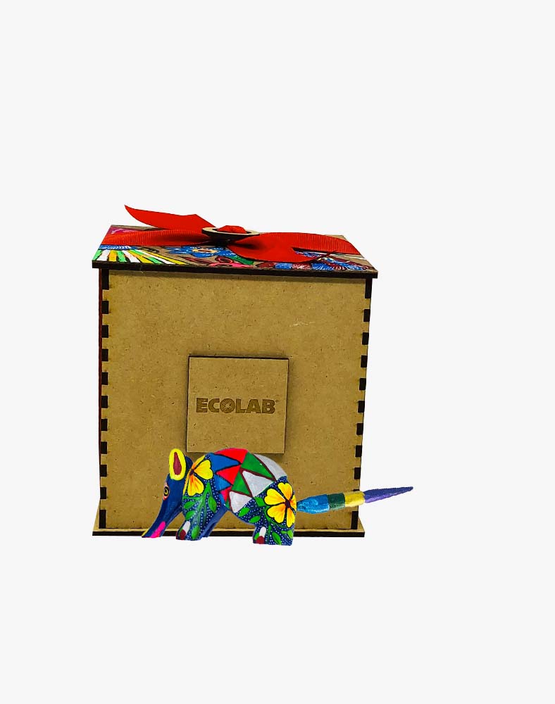 Alebrije mediano en caja de madera