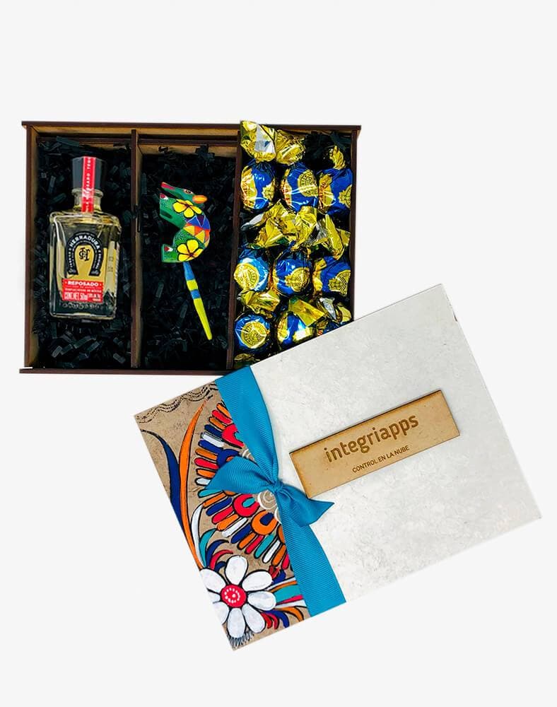 Caja Tequila Jalisco con alebrije chico 2021 - Ambiente Mexicano