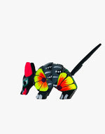 Los alebrijes de oaxaca se producen con madera de Copal, un árbol especial que crece en  dicho Estado.